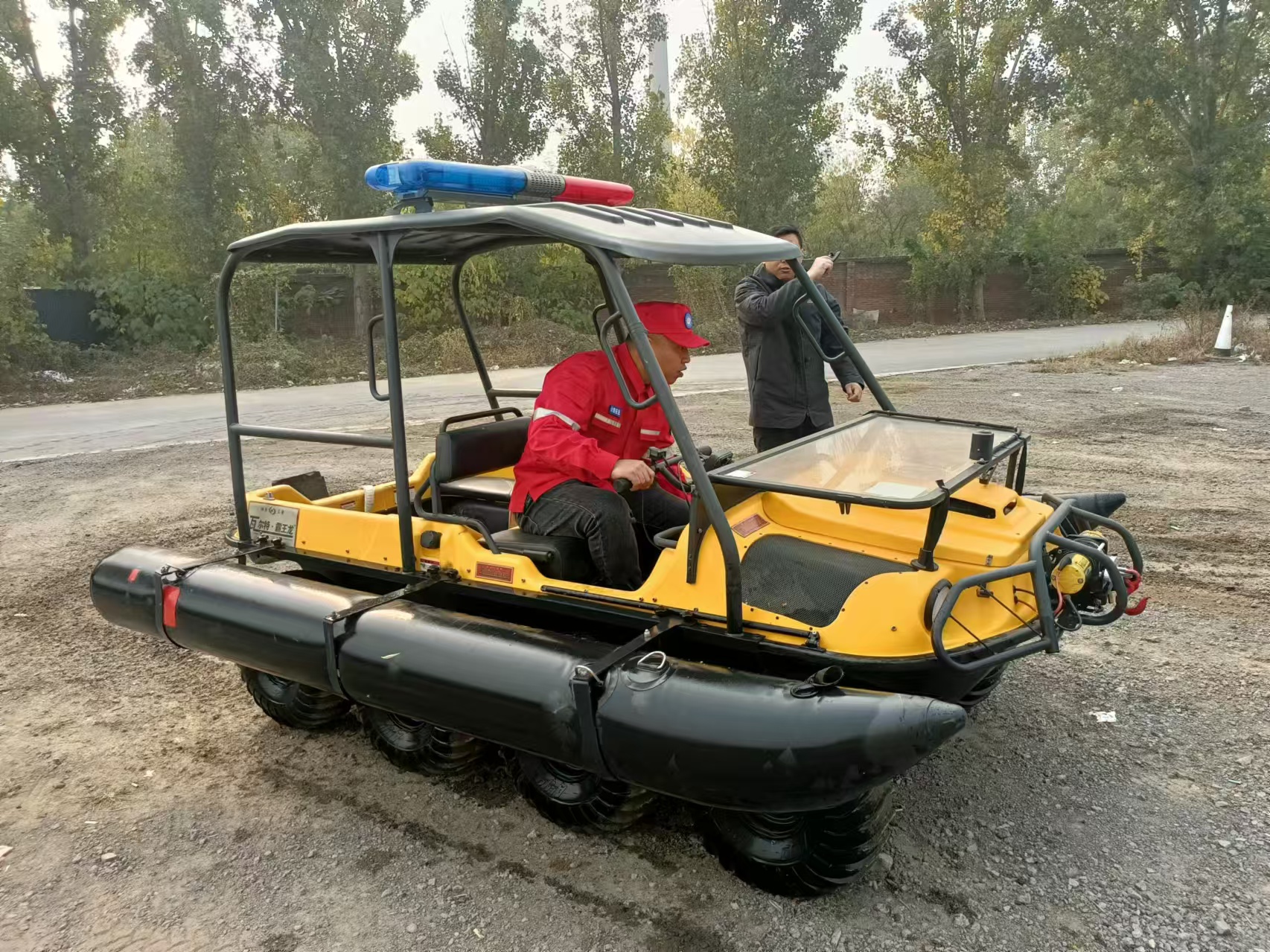 水陸兩栖車